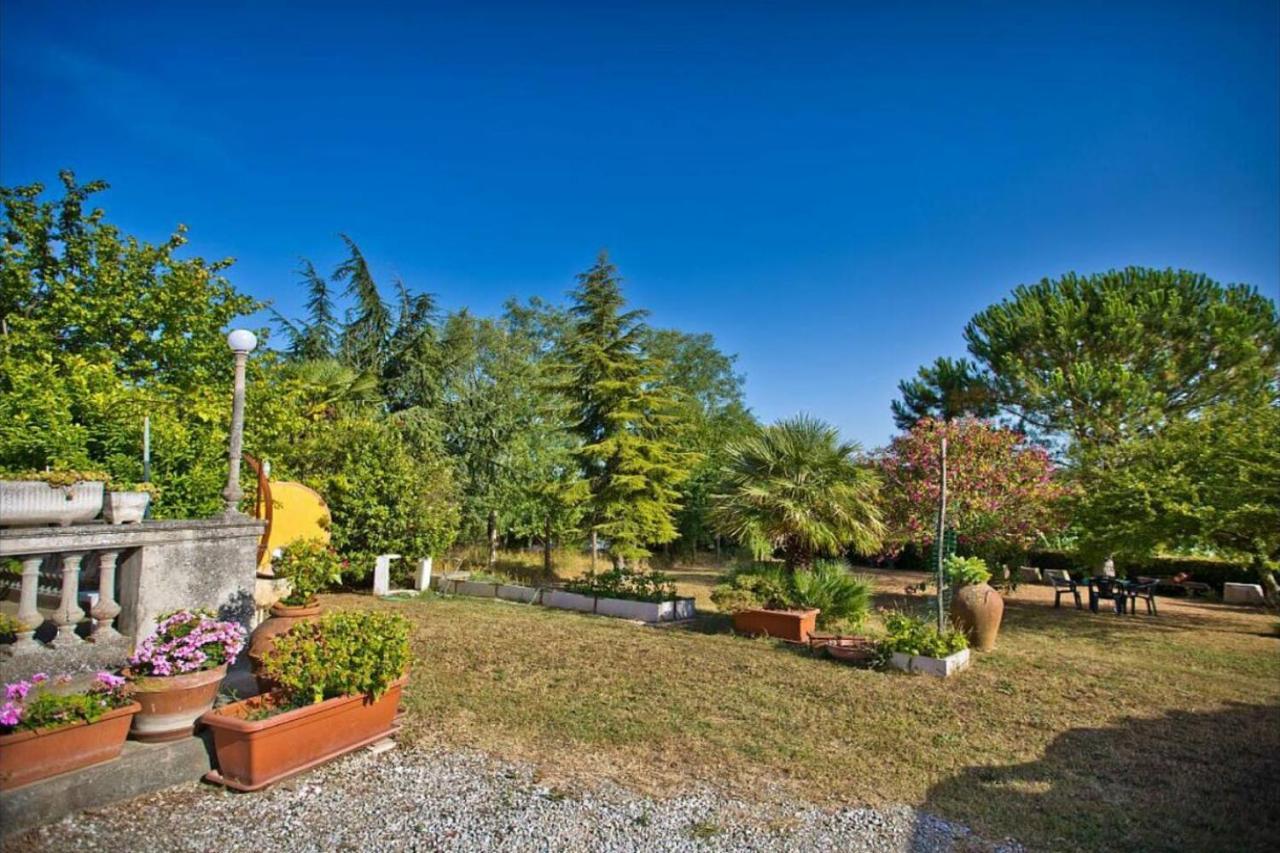 Affittacamere Porquier Crespina Bagian luar foto